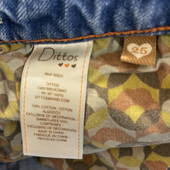 Dittos distressed shorts. Camouflage print exposed - Picture 3 of 3